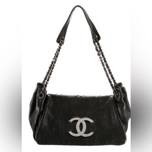CHANEL Black Shoulder Bag